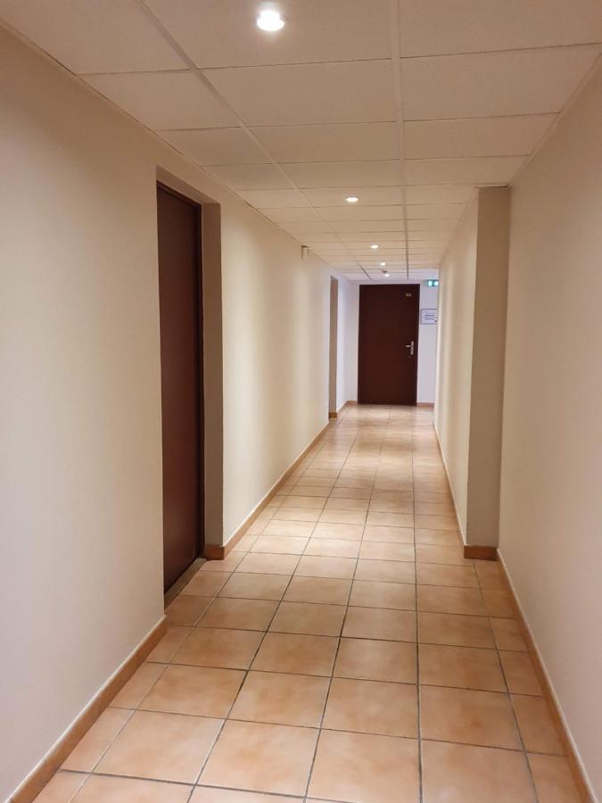 Joli Appartement T2 Dans Residence Avec Piscine, Hammam Et Parking Gratuits Carcassone Kültér fotó